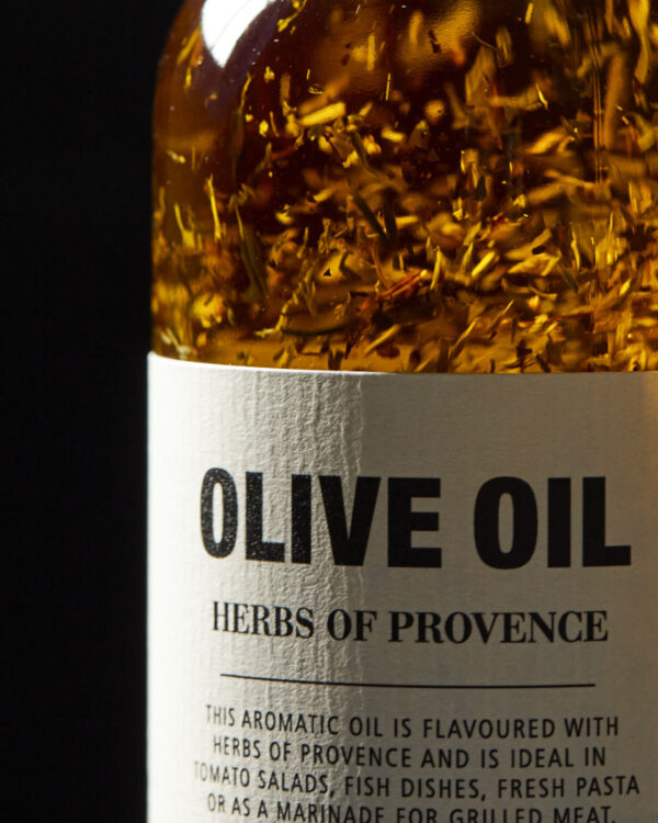 Olivenöl in Kräutern der Provence